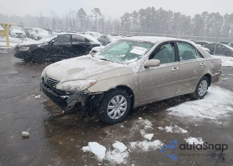 2005 Toyota Camry Le z USA, uszkodzony, nr VIN 4T1BE32K85U102670